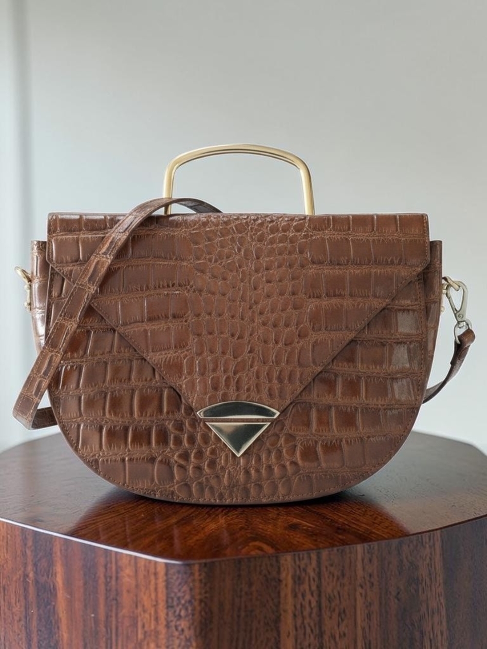 Vintage REMO Crocodile-Effect Half-Moon Shoulder Bag Tan Brown Croc-Embossed